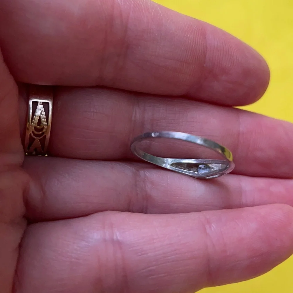 Vintage sterling silver ring with genuine crystal